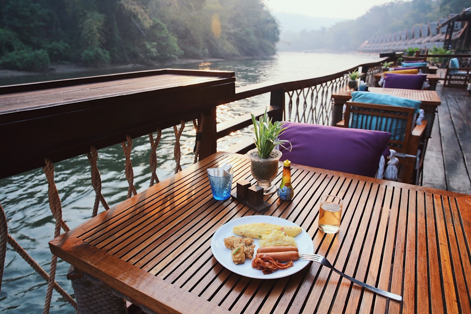 Pontoon Floating Restaurant & Bar【早餐篇】｜北碧府柿約｜桂河上的美妙早餐
