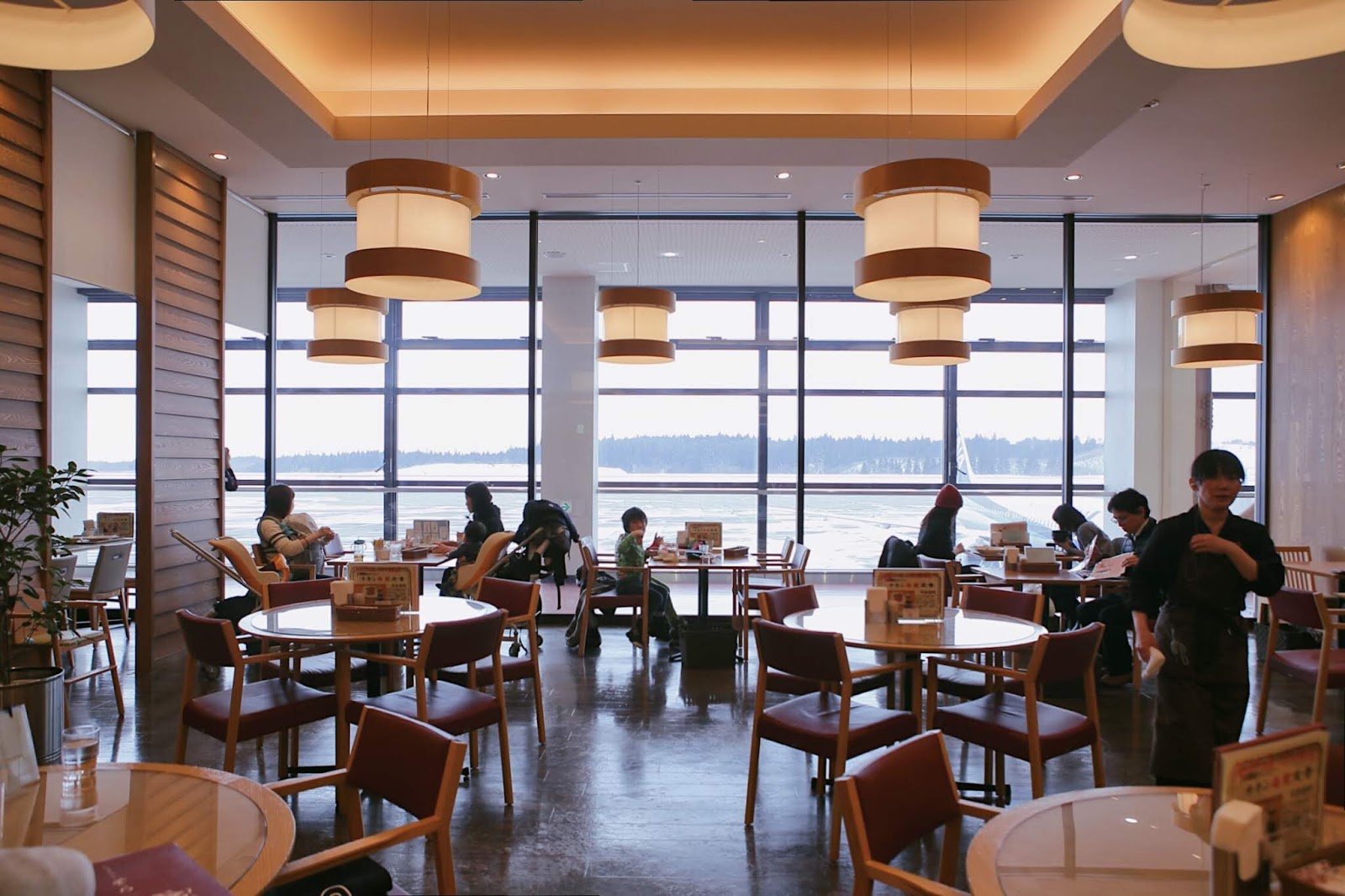 天空餐廳 レストラン そら｜在可以一覽秋田機場美景的空間，盡情品嚐當地食材
