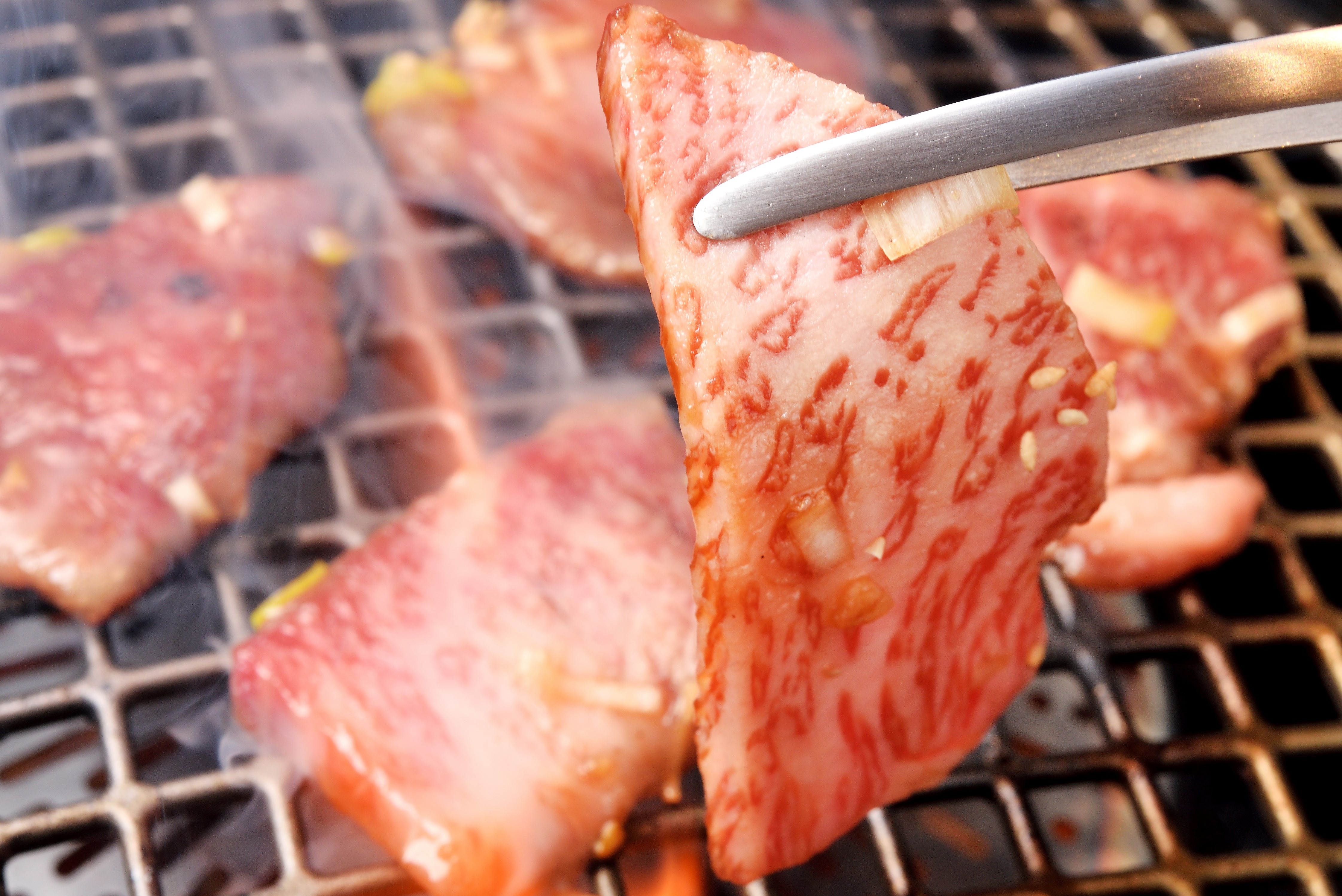 日本內臟燒肉專門店「ざくろ」於7月21日在岐南町盛大開幕，嚴選優質肉品與白飯提供最高性價比的料理，希望為客人帶來笑容