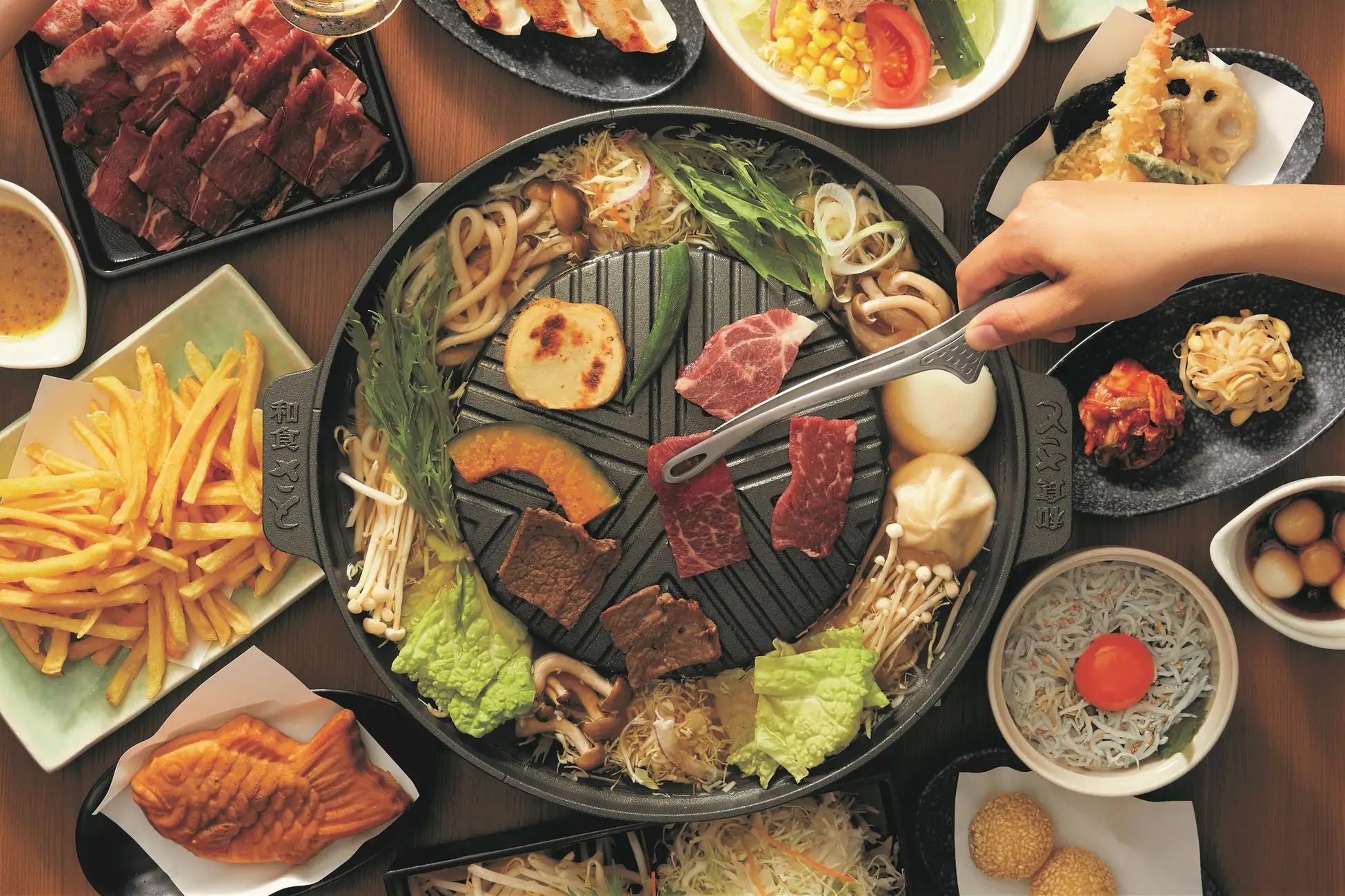 日本家庭餐廳代表品牌「和食さと」推出「父親節特別活動」，燒烤、涮涮鍋或壽喜燒吃到飽自6月16日至6月19日為期4天優惠300円